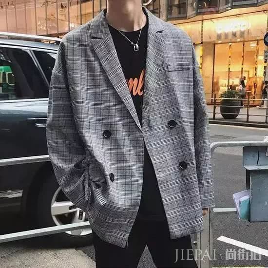 黑色西服休闲范怎么穿搭男_男士休闲西服穿搭图片