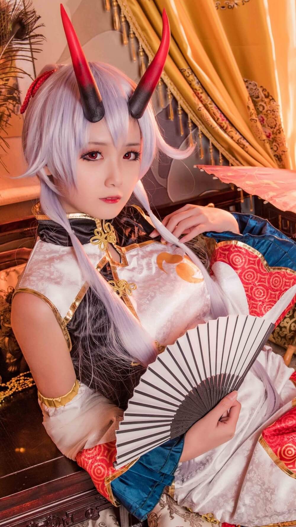 银发二次元小姐姐cosplay妩媚妖气性感诱人图片